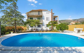 3 Bedroom Lovely Apartment In Sibenik